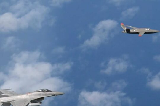 U.S. Air Force’s Top Gun AI pairs F-16 fighter jet pilot with autonomous Valkyrie drone.